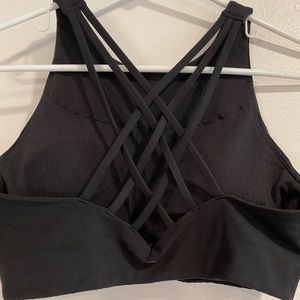 Athleta Hyper Focus Strappy Sporrs Bra Med Black